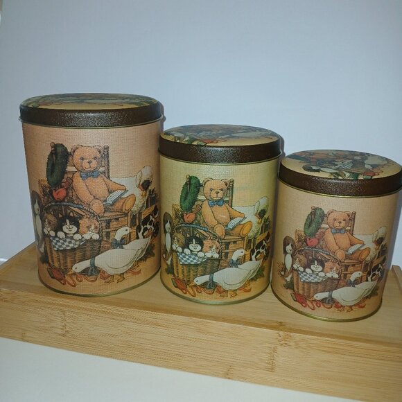 3 Vintage Christmas tins - Picture 1 of 10